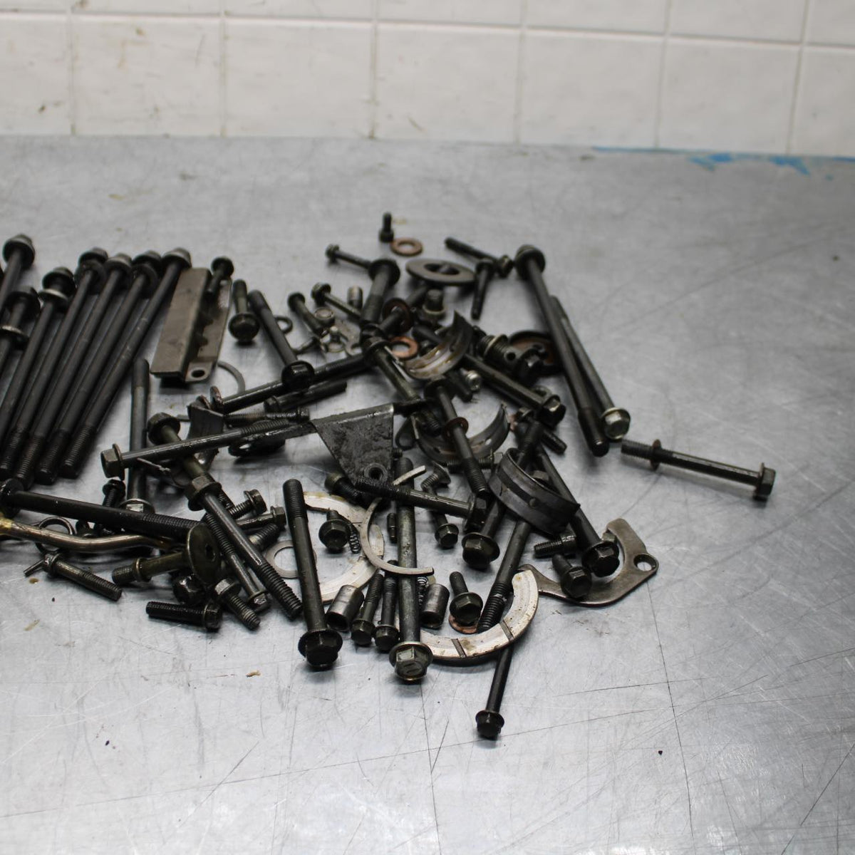 99-07 SUZUKI HAYABUSA GSX1300R ENGINE LEFTOVER CYLINDER HEAD BOLT BB426