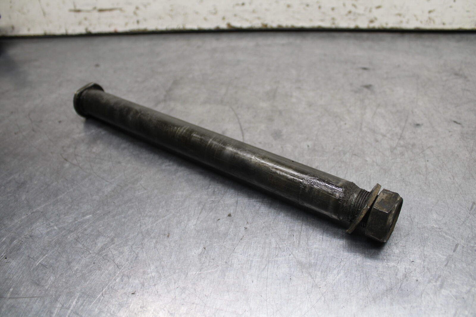 06-07 YAMAHA YZF R6 REAR AXLE BACK WHEEL RIM PIVOT BOLT AXEL BB742