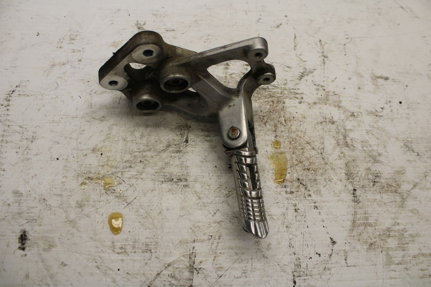 06-07 SUZUKI GSXR600 LEFT REARSET REAR SET DRIVER FOOT PEG REST STOP BB275