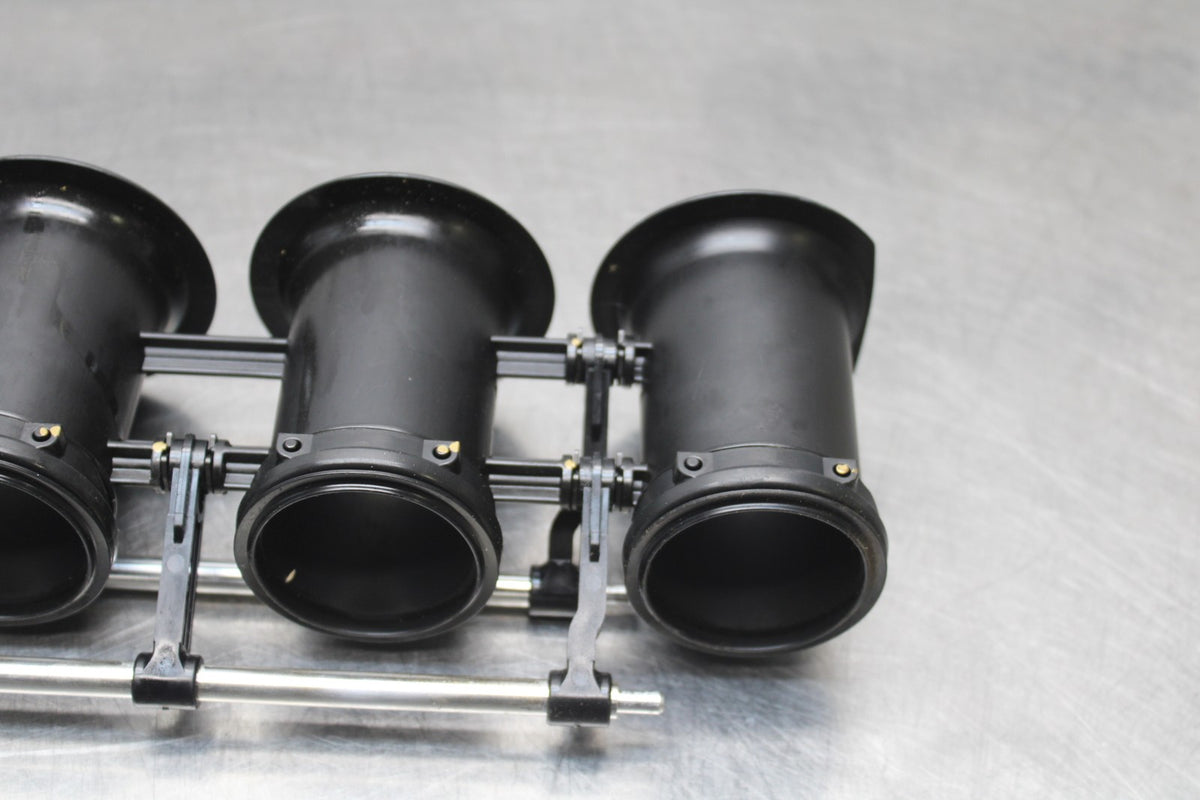 18 YAMAHA YZF R1  AIRBOX INTAKE VELOCITY STACKS BB838