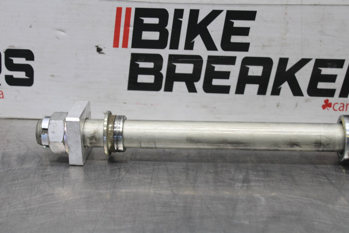 24-25 KAWASAKI NINJA ZX6R REAR AXLE BACK WHEEL RIM PIVOT BOLT AXEL BB939