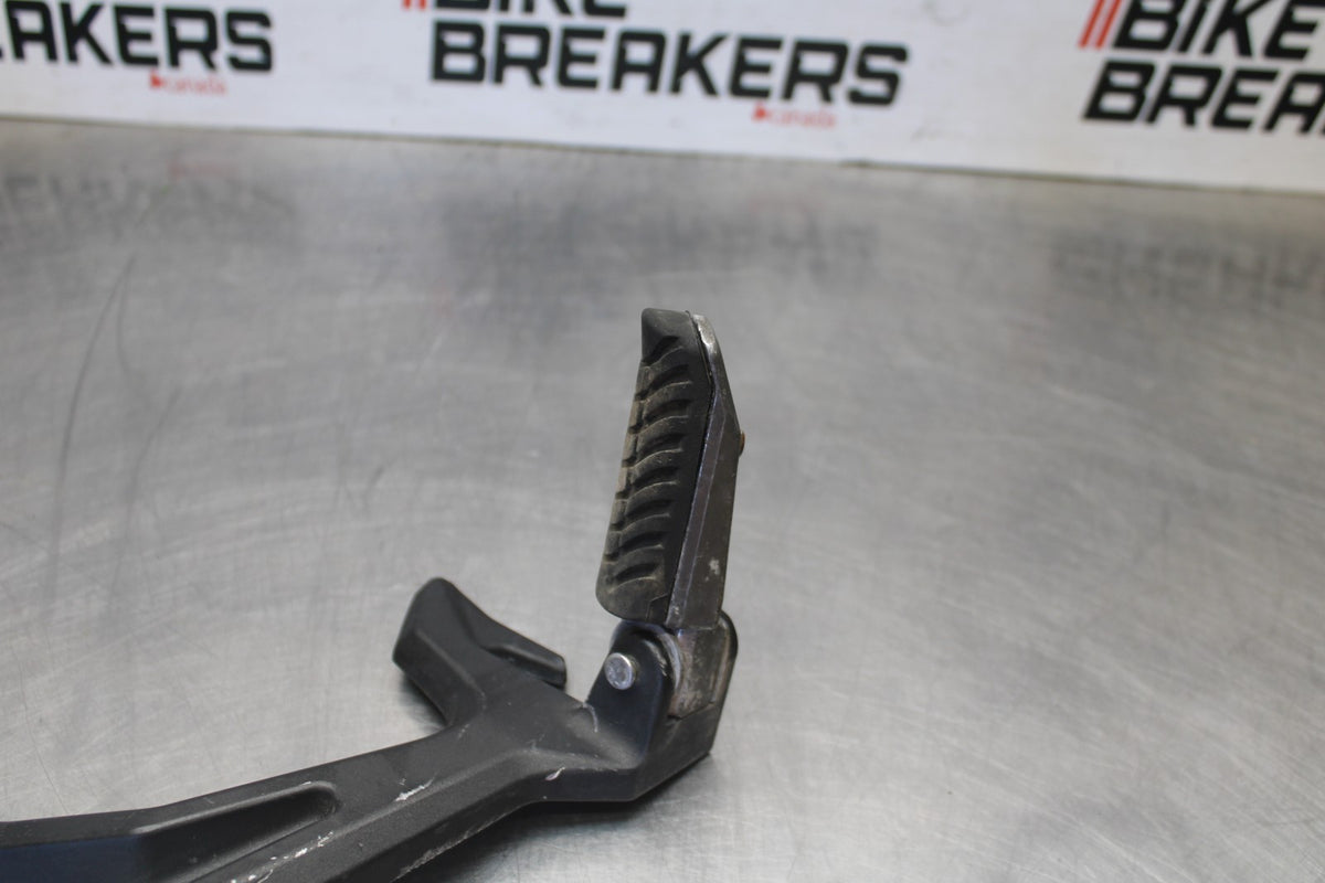 23 KAWASAKI NINJA 650 EX650 LEFT REAR BACK PASSENGER PEG BB920
