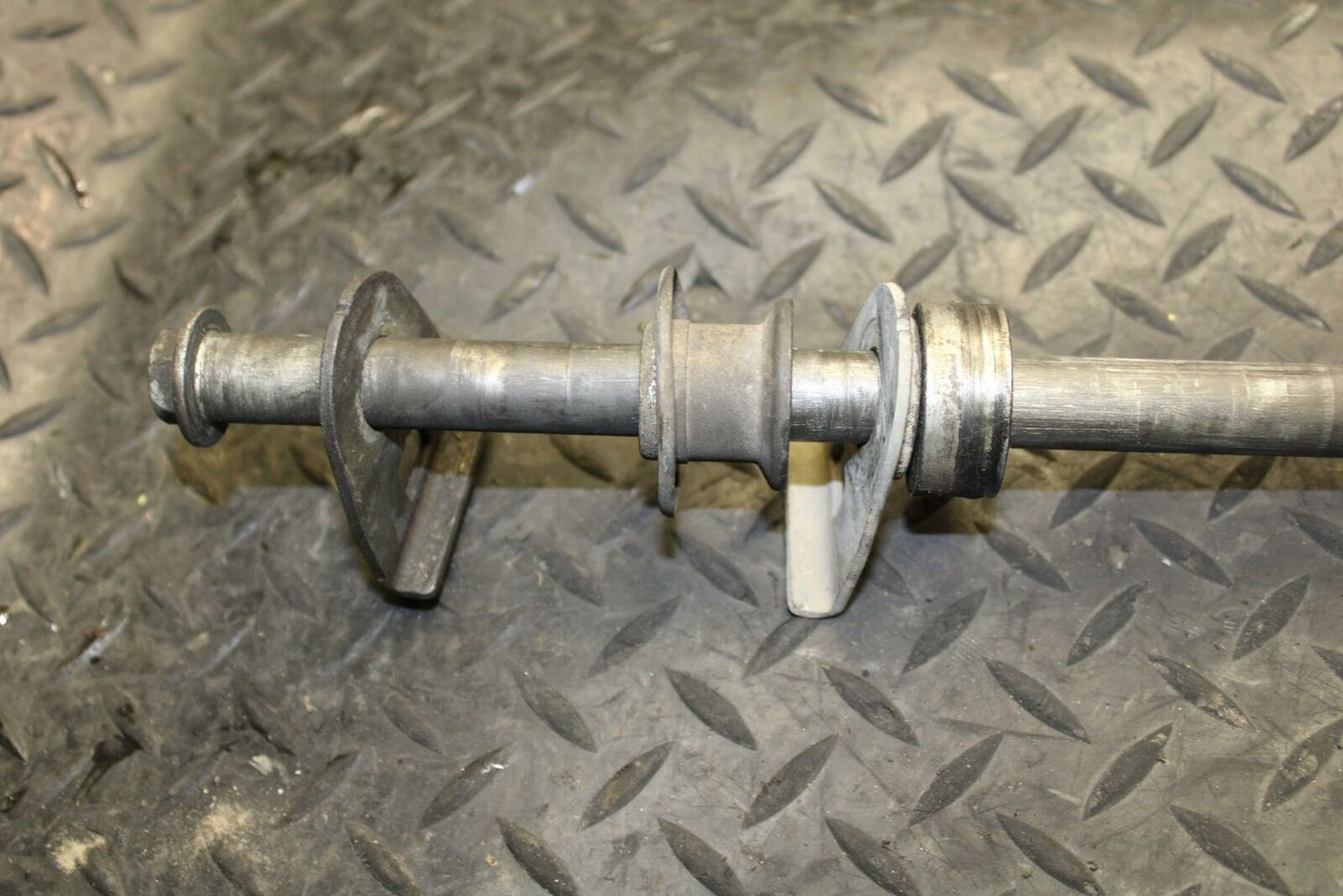 05-06 SUZUKI KATANA 750 GSX750F REAR AXLE BACK WHEEL RIM PIVOT BOLT AXEL bb166