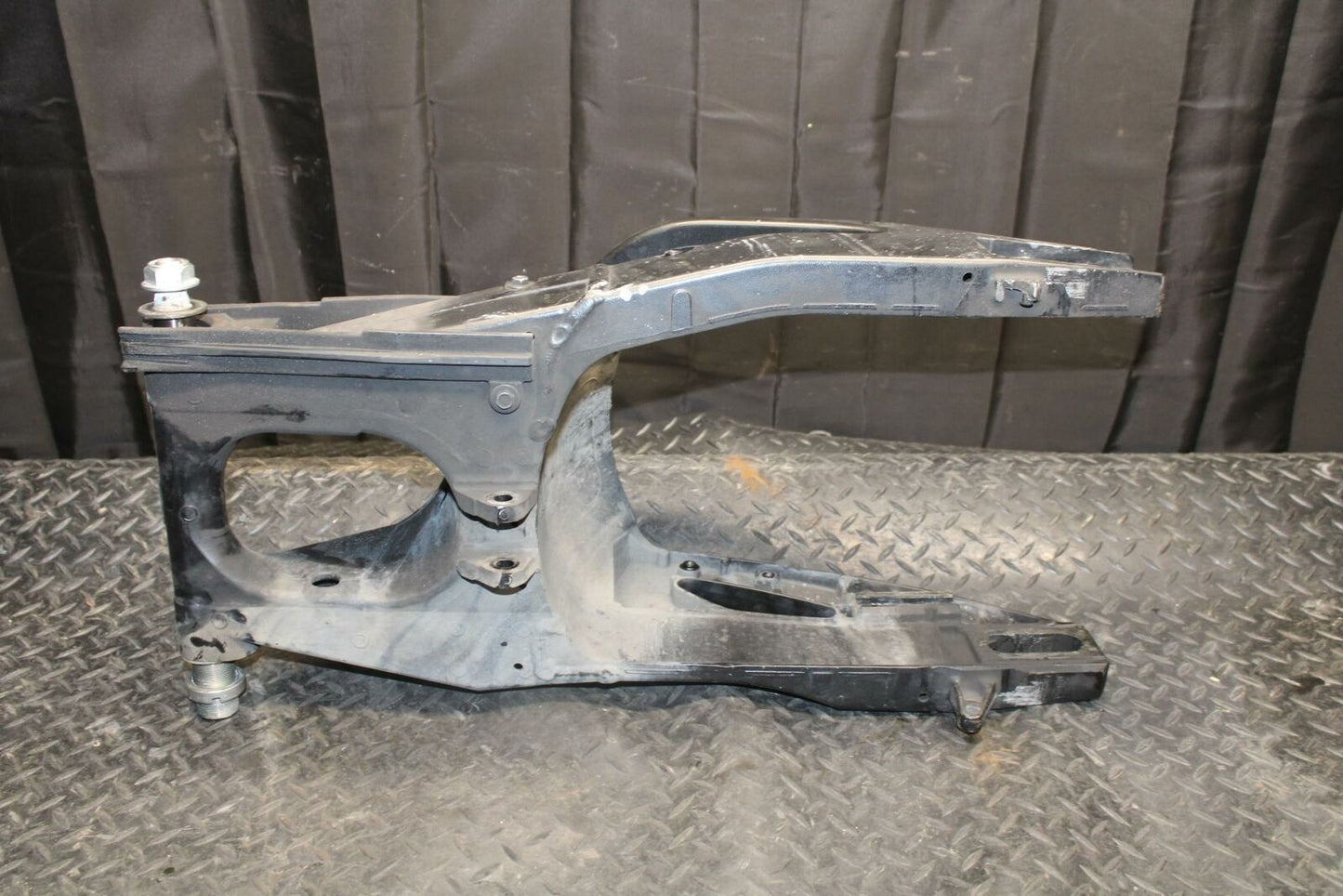 08-09 SUZUKI GSXR750 REAR SWINGARM BACK SWING ARM 61000-01H10-YAP  BB208
