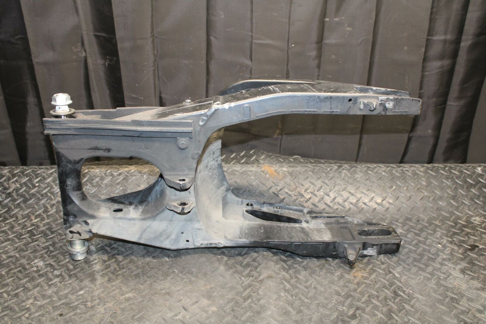 08-09 SUZUKI GSXR750 REAR SWINGARM BACK SWING ARM 61000-01H10-YAP  BB208