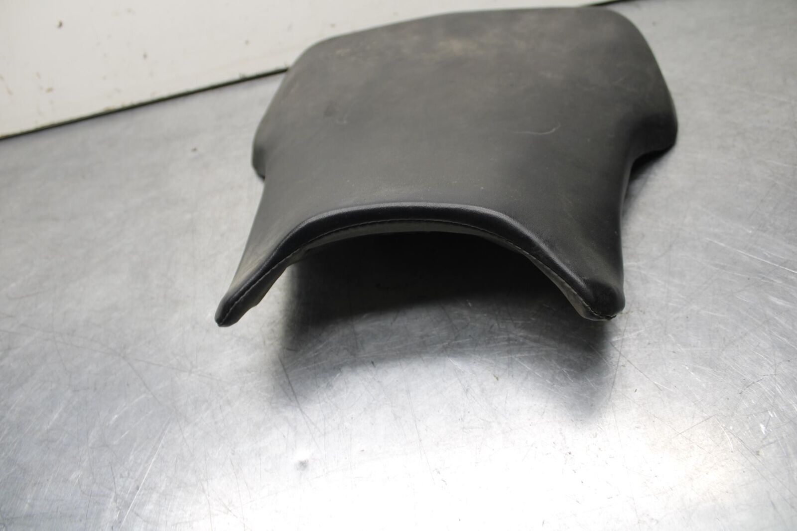 03-04 HONDA CBR600RR FRONT DRIVERS SEAT PAD SADDLE PILLION 77100-MEE-000 BB614