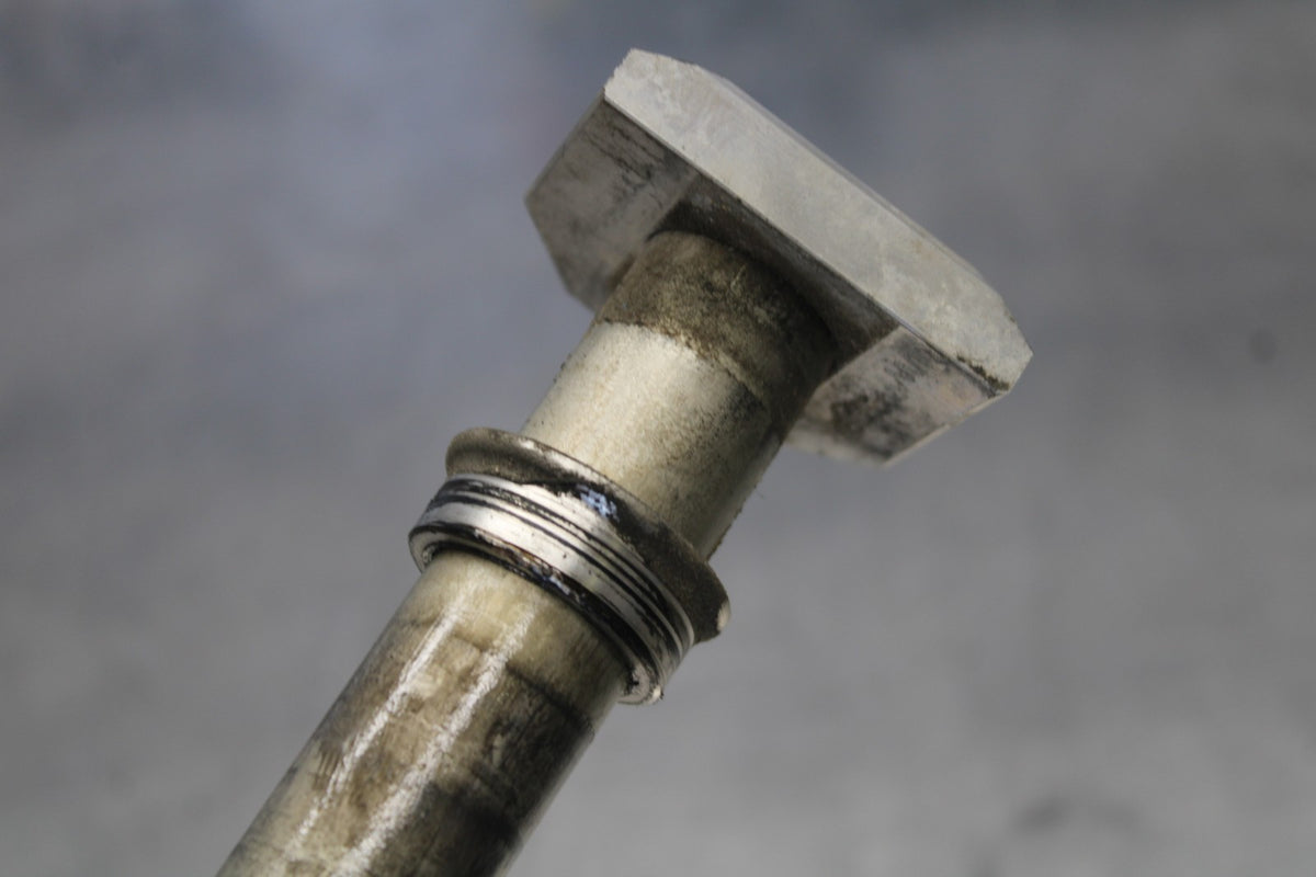 18 SUZUKI GSXR750 REAR AXLE BACK WHEEL RIM PIVOT BOLT AXEL BB891