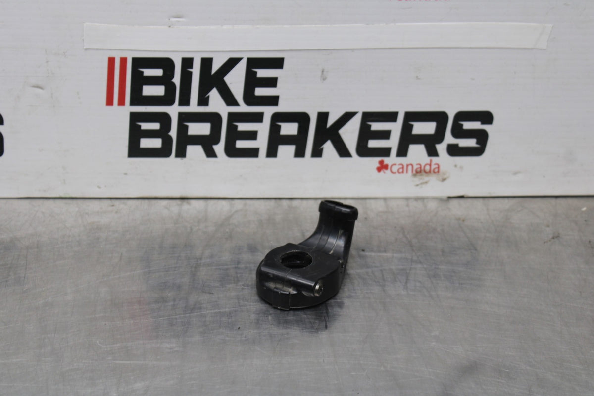 05-06 KAWASAKI NINJA ZX6R THROTTLE CABLE LINE HOUSING GUIDE BB877