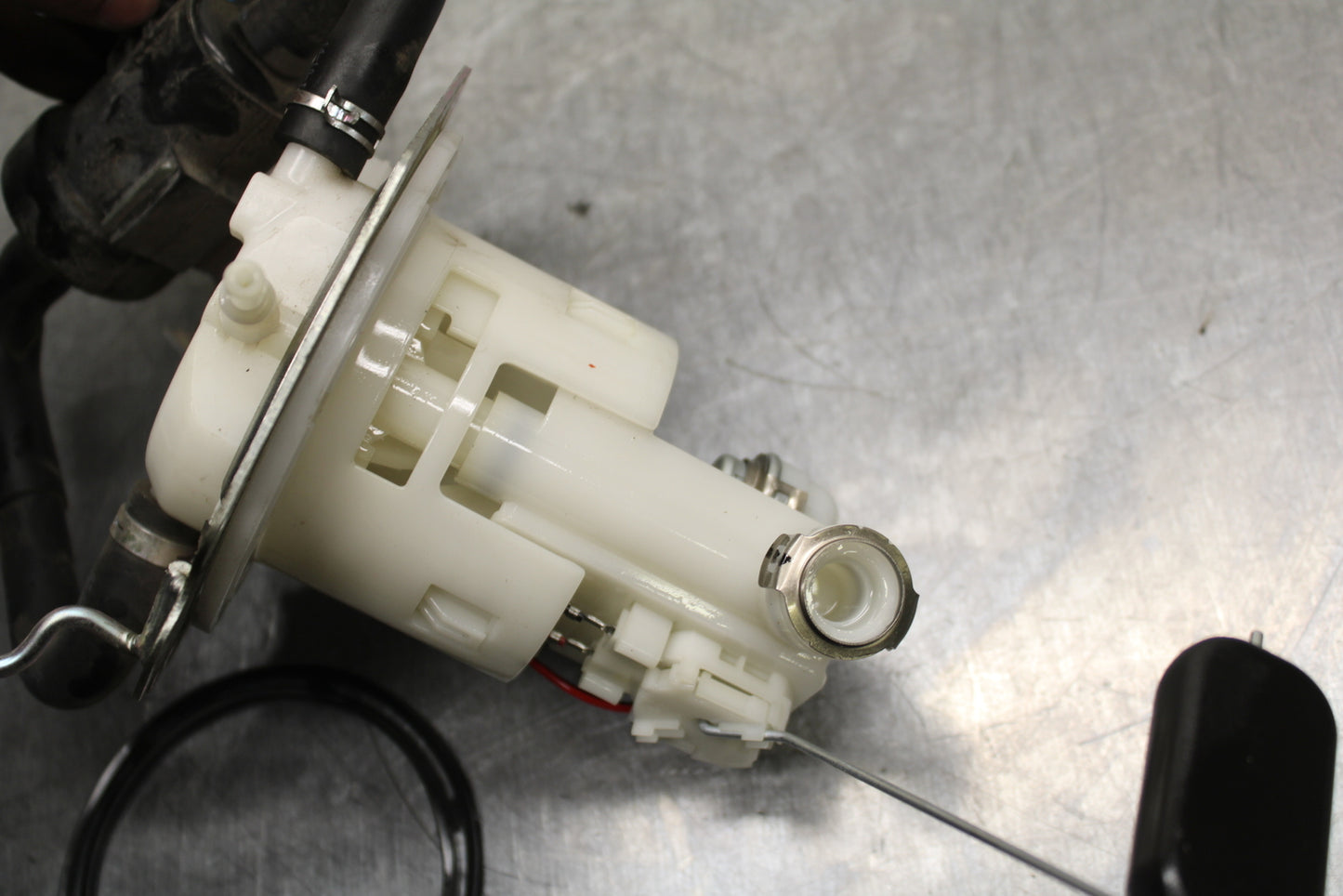 15-16 HONDA CB300F FUEL PUMP GAS PETROL SENDER UNIT BB740