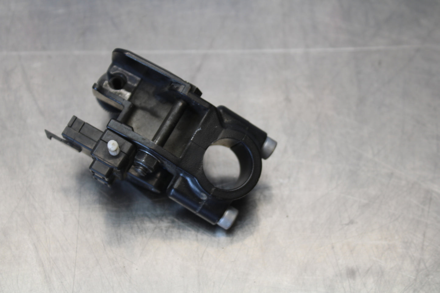 21 KAWASAKI NINJA ZX6R CLUTCH LEVER PERCH MOUNT BRACKET BB647