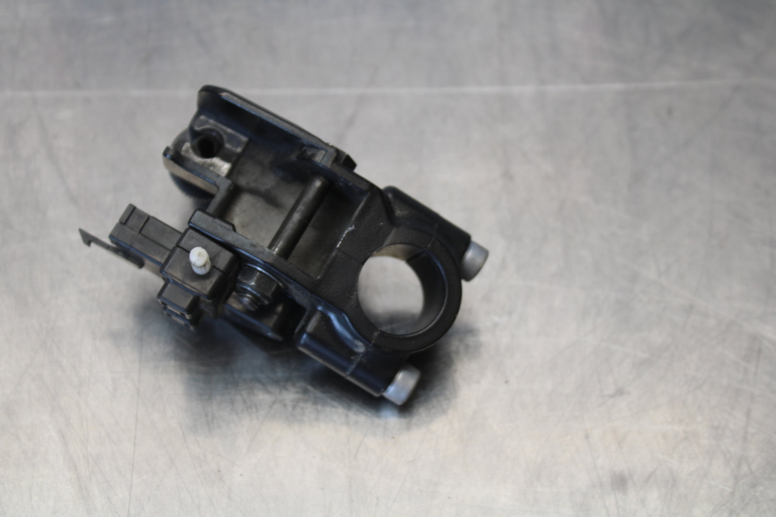 21 KAWASAKI NINJA ZX6R CLUTCH LEVER PERCH MOUNT BRACKET BB647