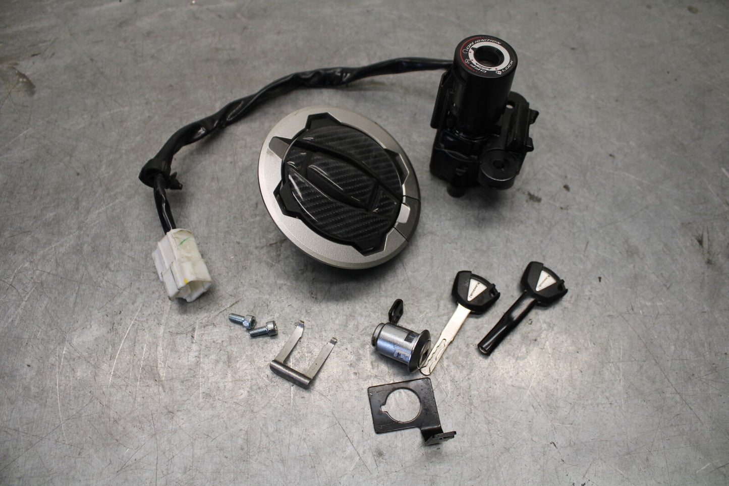 18-23 KAWASAKI NINJA 400 IGNITION LOCK KEY SET W/ GAS CAP AND SEAT LOCK BB660