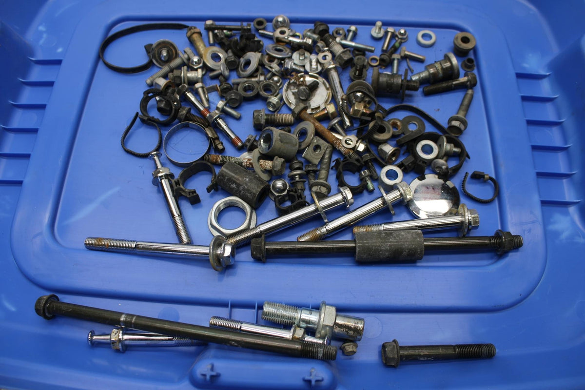 01-02 HONDA SHADOW SPIRIT 750 MISCELLANEOUS MOUNTING BOLTS HARDWARE MOTOR  BB632