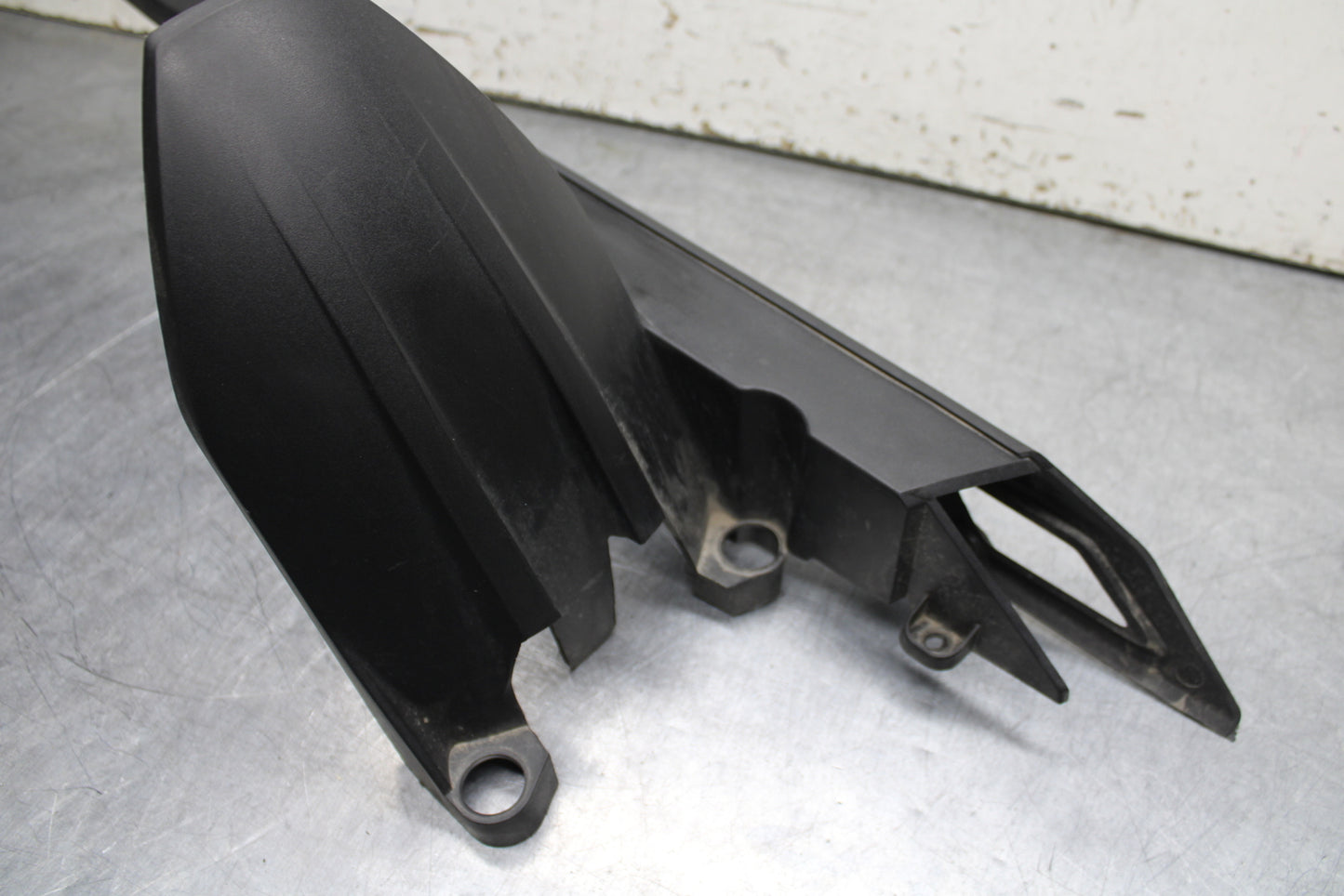 17-24 KTM 390 DUKE REAR BACK WHEEL TIRE HUGGER FENDER BB734