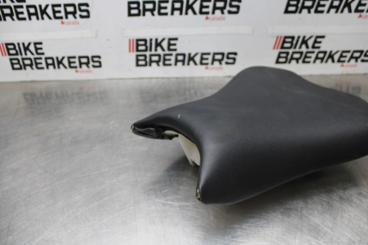 08 KAWASAKI NINJA ZX10R FRONT DRIVERS SEAT PAD SADDLE PILLION BB902