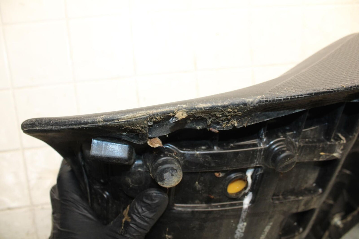 2012 Kawasaki Ninja ZX14R ZX1400E FRONT DRIVERS SEAT PAD SADDLE PILLION BB60