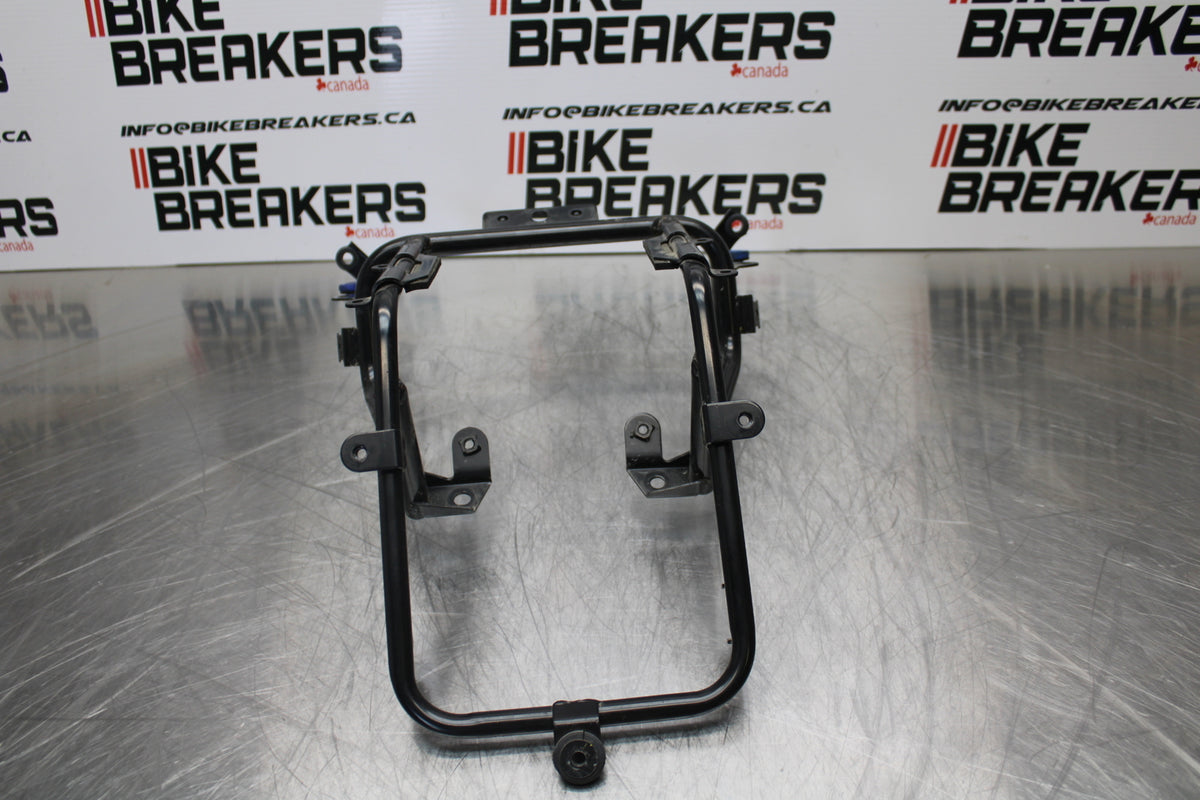 09 YAMAHA ROYAL STAR XVZ1300TF VENTURE UPPER FAIRING GAUGES STAY BRACKET  BB151