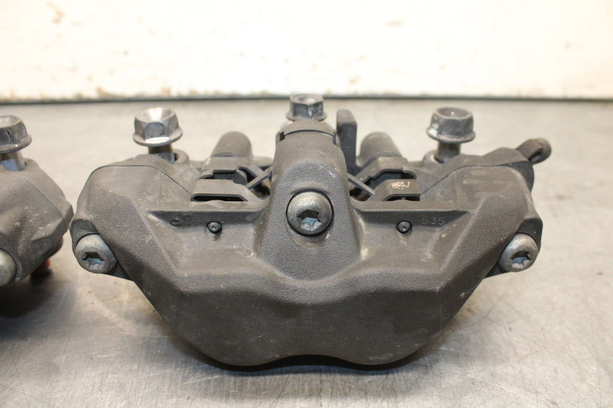 05-06 HONDA CBR600RR RIGHT LEFT FRONT BRAKE CALIPER SET PAIR CALIPERS BB727