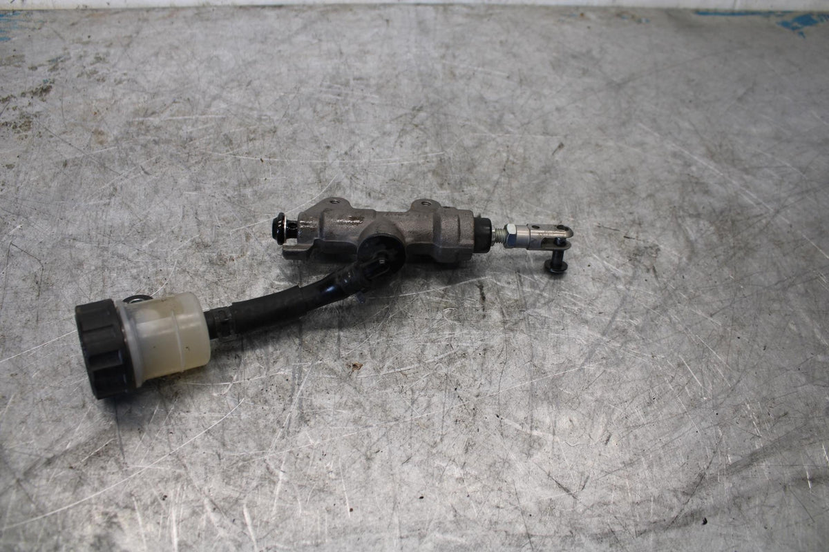 08-16 YAMAHA YZF R6 REAR BACK BRAKE MASTER CYLINDER W RESERVOIR BB431