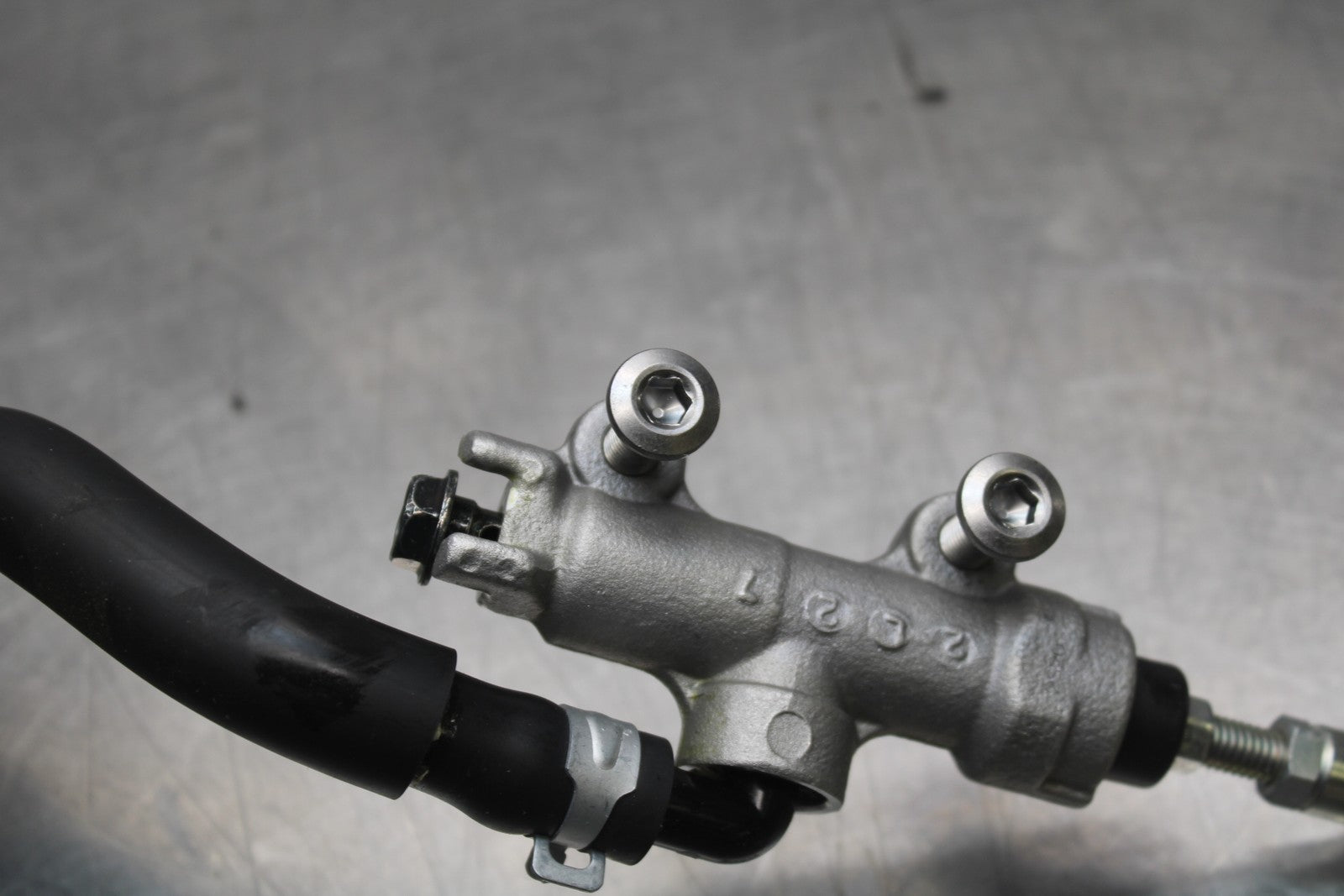 23-24 KAWASAKI NINJA ZX14R REAR BACK BRAKE MASTER CYLINDER W RESERVOIR BB764