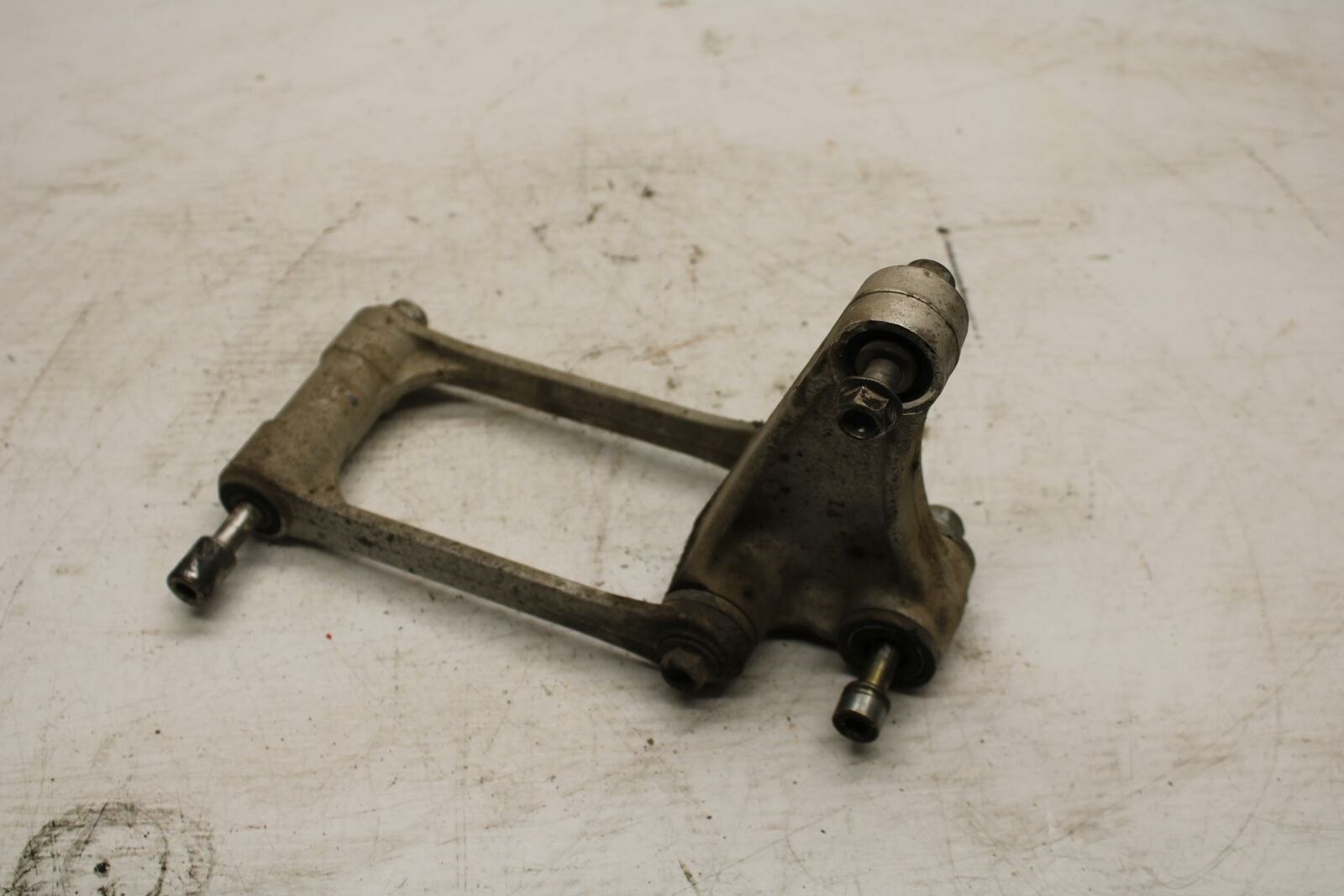 04-05 HONDA CBR1000RR REAR DOGBONE SHOCK LINKAGE LINK BB285