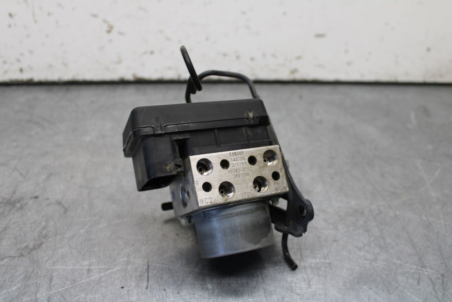 12-17 KAWASAKI ER-6N Z650 ABS PUMP UNIT MODULE BB709
