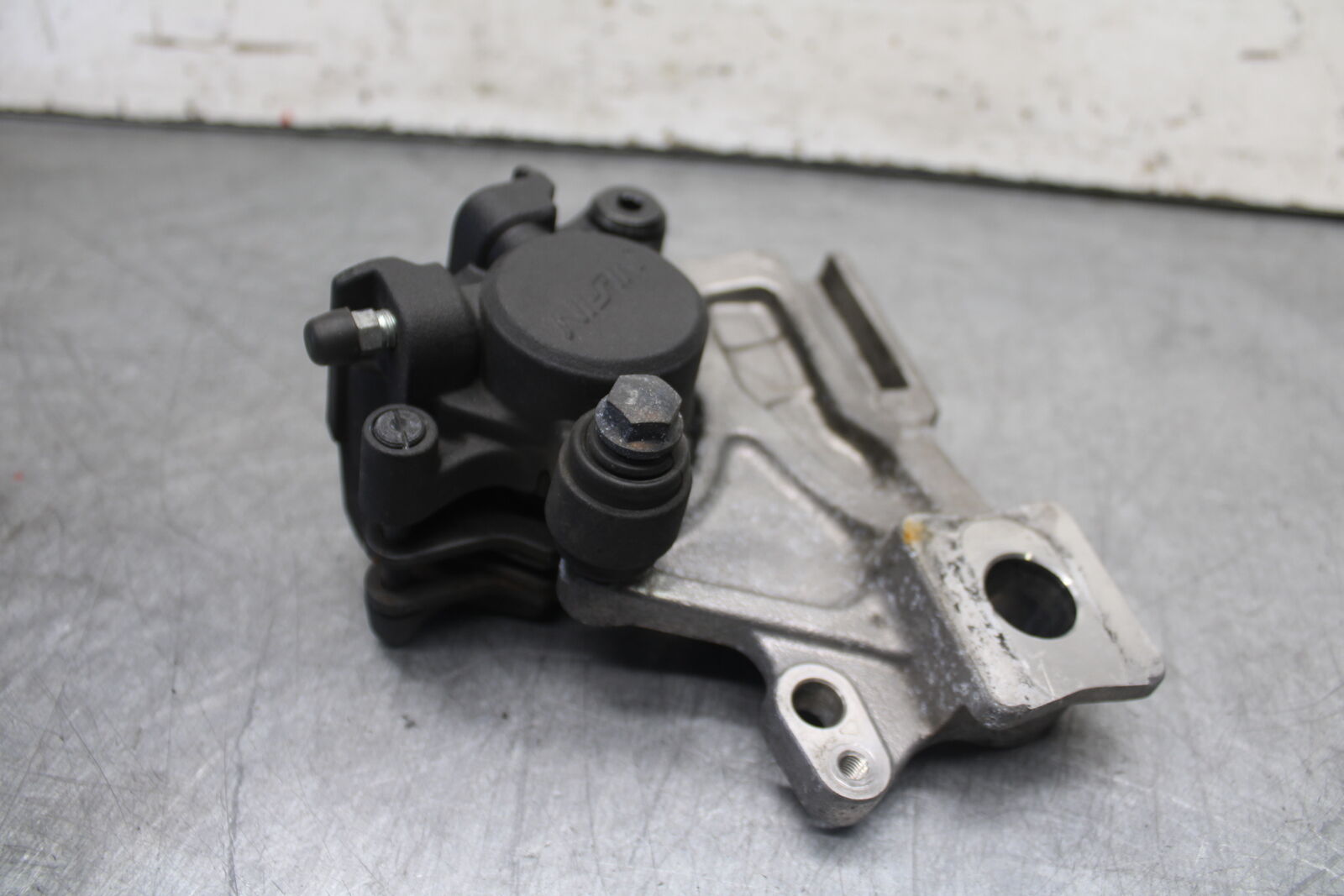 17-24 SUZUKI SV650 REAR BACK BRAKE CALIPER W MOUNT BRACKET BB706