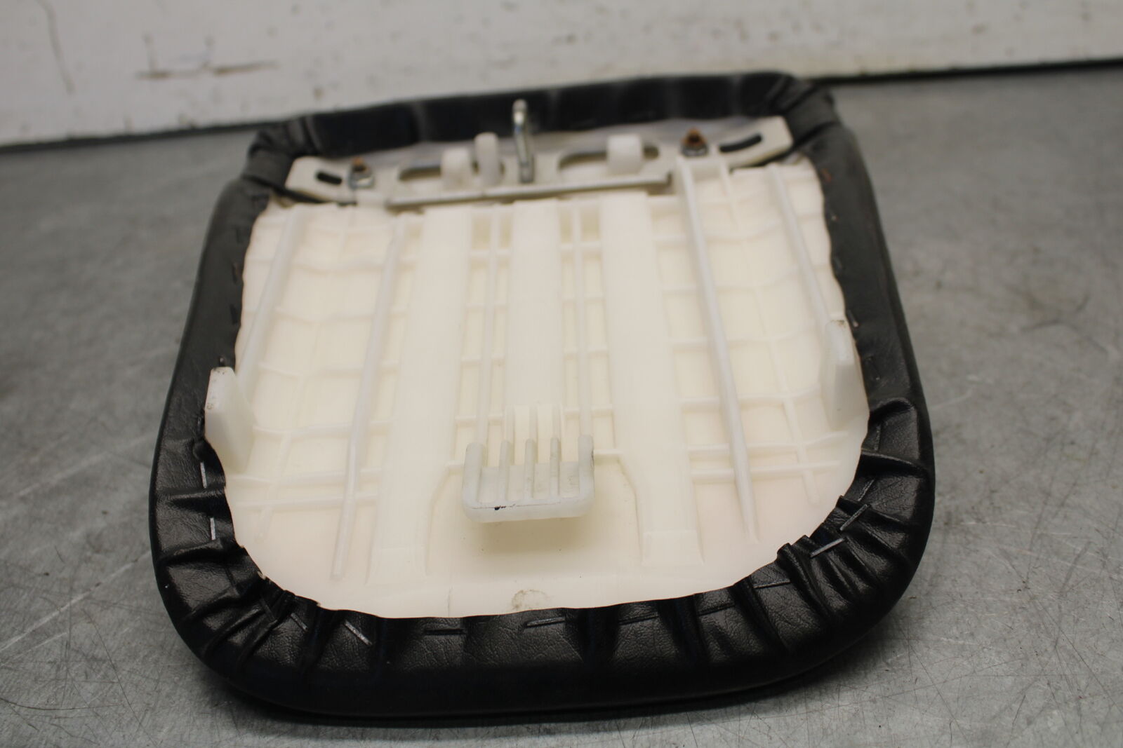 07-12 HONDA CBR600RR REAR BACK PASSENGER TANDEM SEAT PAD SADDLE PILLION BB672