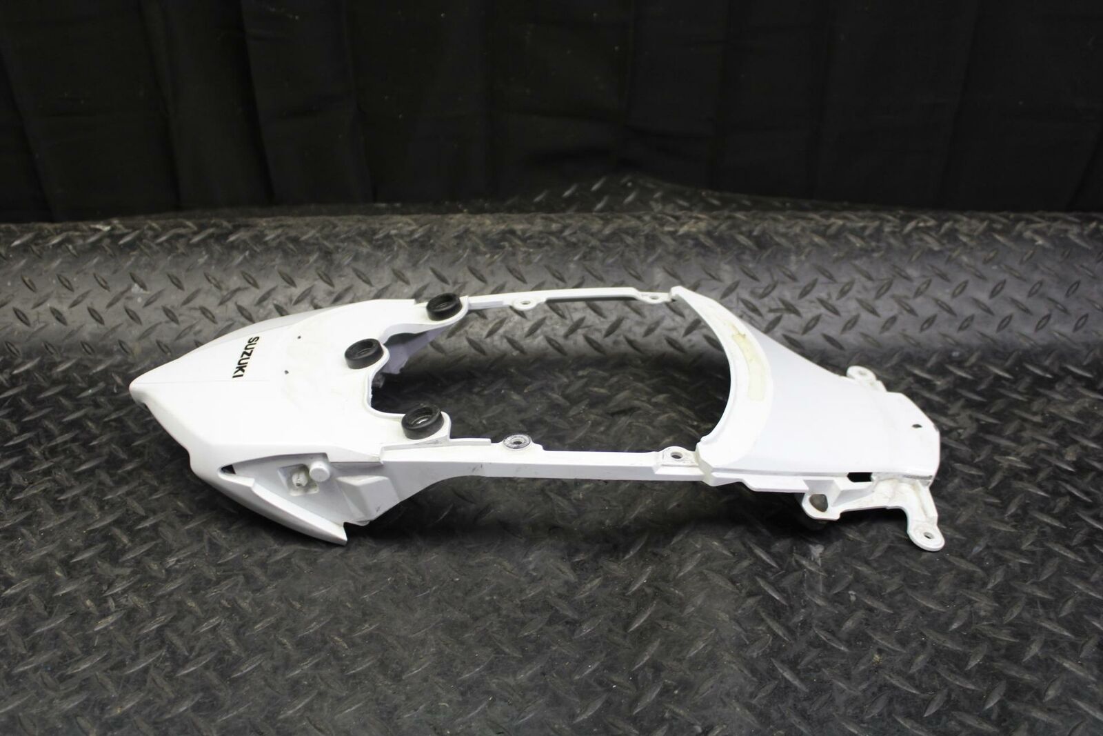 10 SUZUKI GSXR750 CENTER REAR BACK TAIL FAIRING COVER TRIM COWL BB190