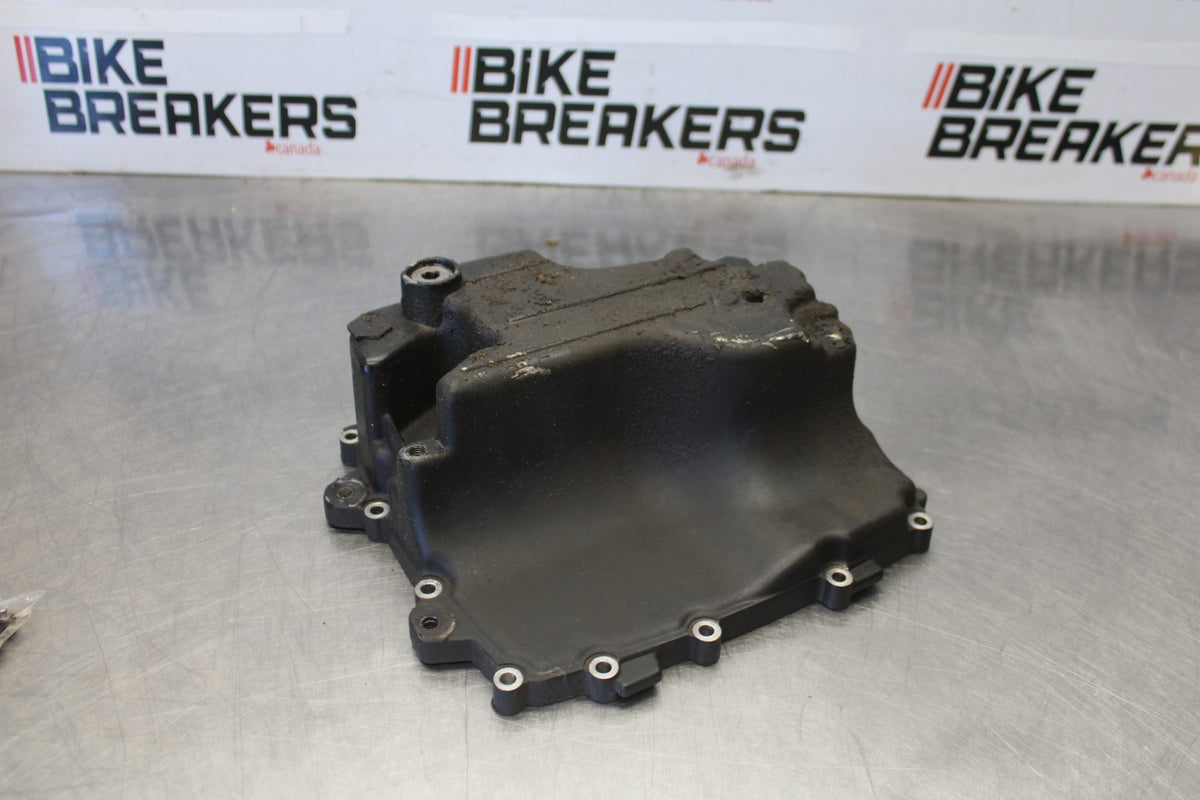 15 TRIUMPH TIGER 800 ENGINE MOTOR BOTTOM OIL PAN COVER BB873