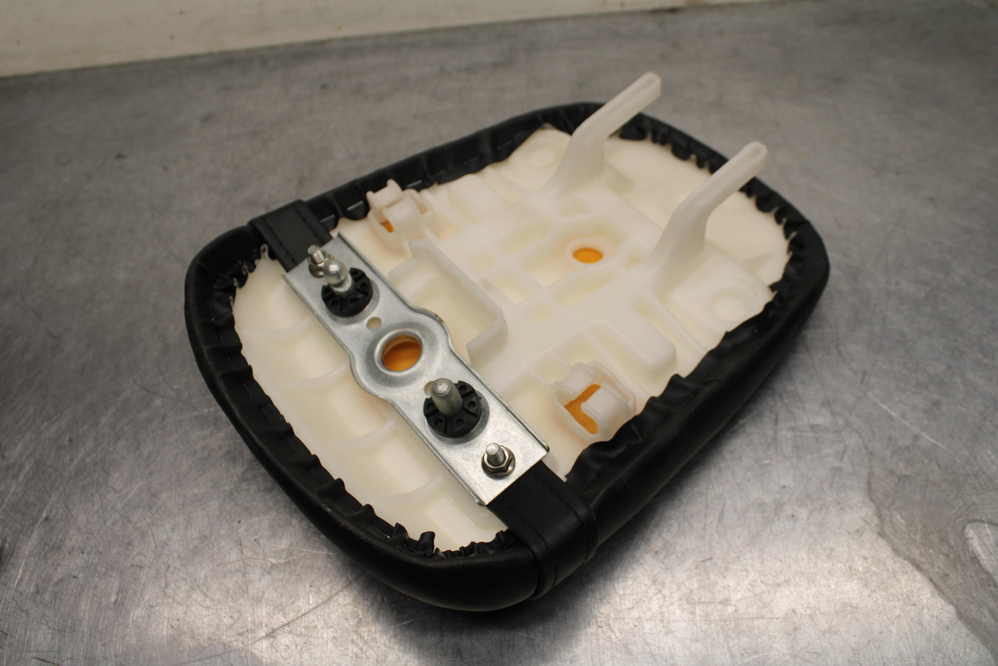 09 SUZUKI GSXR600 REAR BACK PASSENGER TANDEM SEAT PAD SADDLE PILLION BB759