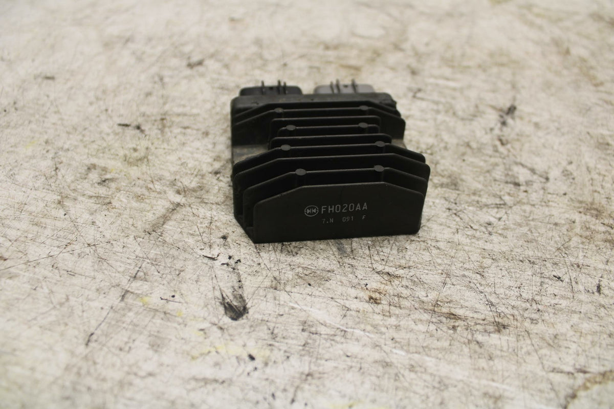 16-21 YAMAHA XSR900 RECTIFIER VOLTAGE REGULATOR BB370