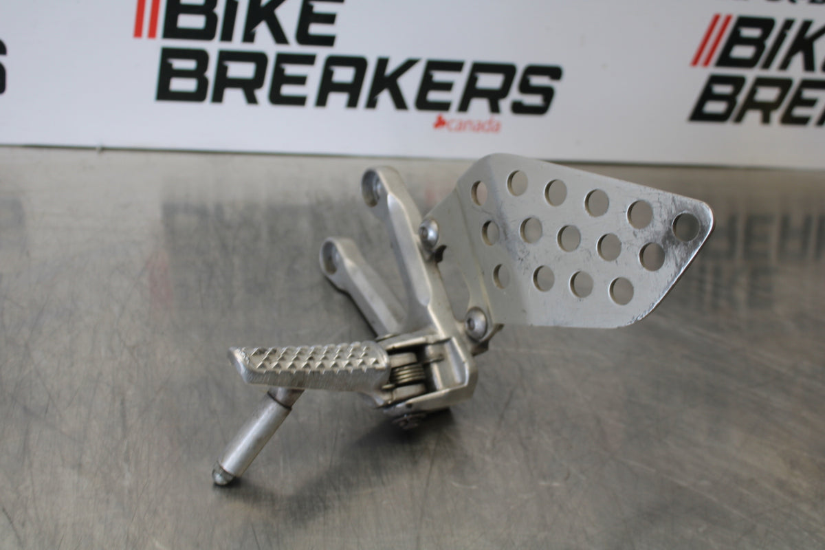 06-07 HONDA CBR1000RR LEFT REARSET REAR SET DRIVER FOOT PEG REST STOP BB166