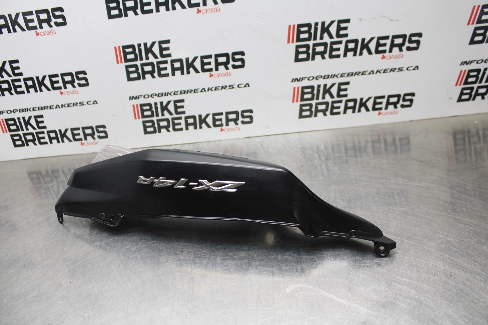 23-24 KAWASAKI NINJA ZX14R NEW!! LEFT REAR BACK TAIL FAIRING COWL & LIGHT BB764