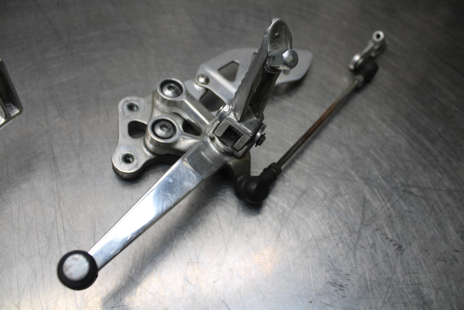 07 SUZUKI GSXR1000 POLISHED  REARSET REAR SET DRIVER PEG BRACKETS BB770