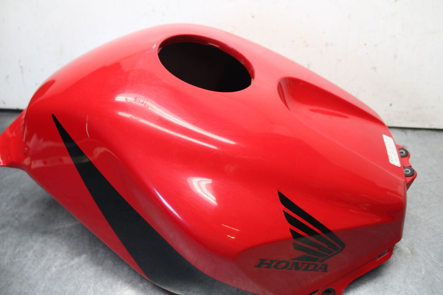 05-06 HONDA CBR600RR GAS TANK FUEL CELL COVER FAIRING COWL BB655