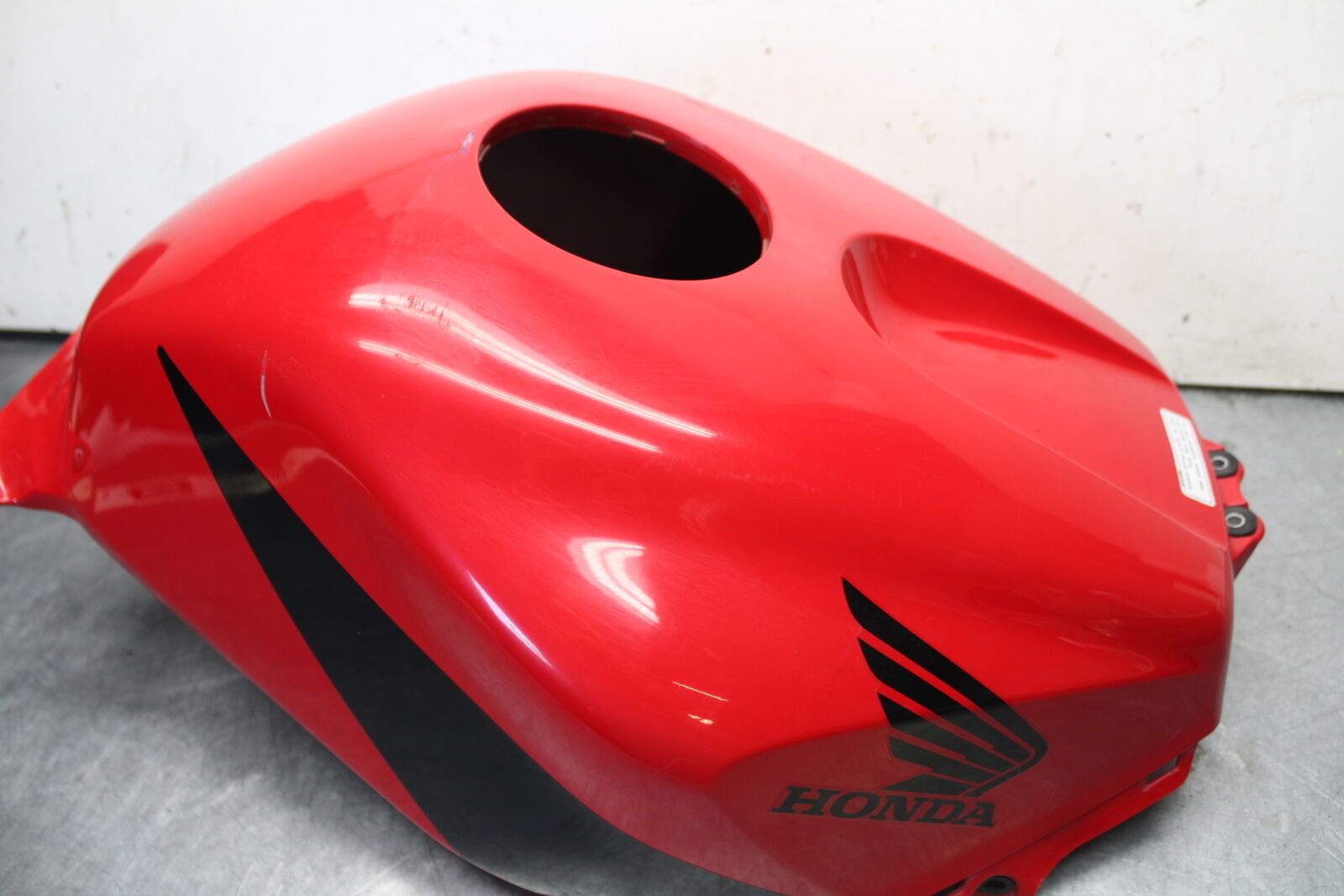 05-06 HONDA CBR600RR GAS TANK FUEL CELL COVER FAIRING COWL BB655