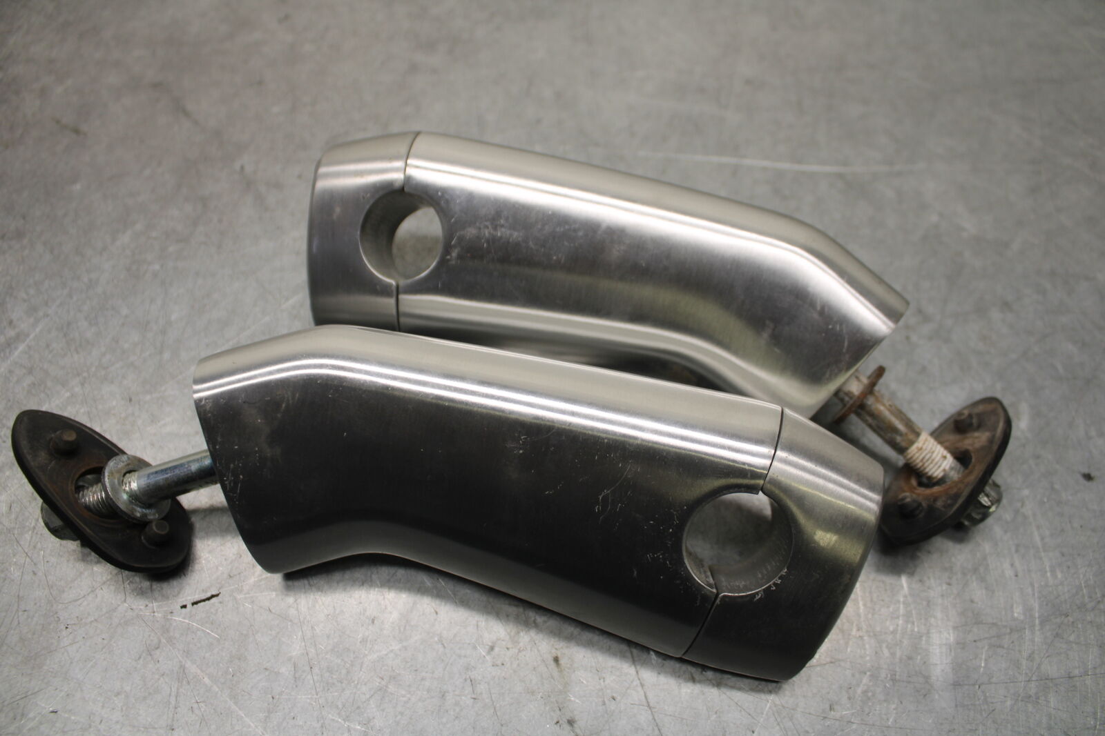 05-06 SUZUKI BOULEVARD M50 HANDLEBAR RISERS BB671