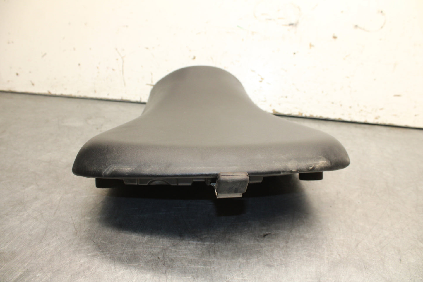 18-24 KAWASAKI NINJA 650 FRONT DRIVERS SEAT PAD SADDLE PILLION BB725