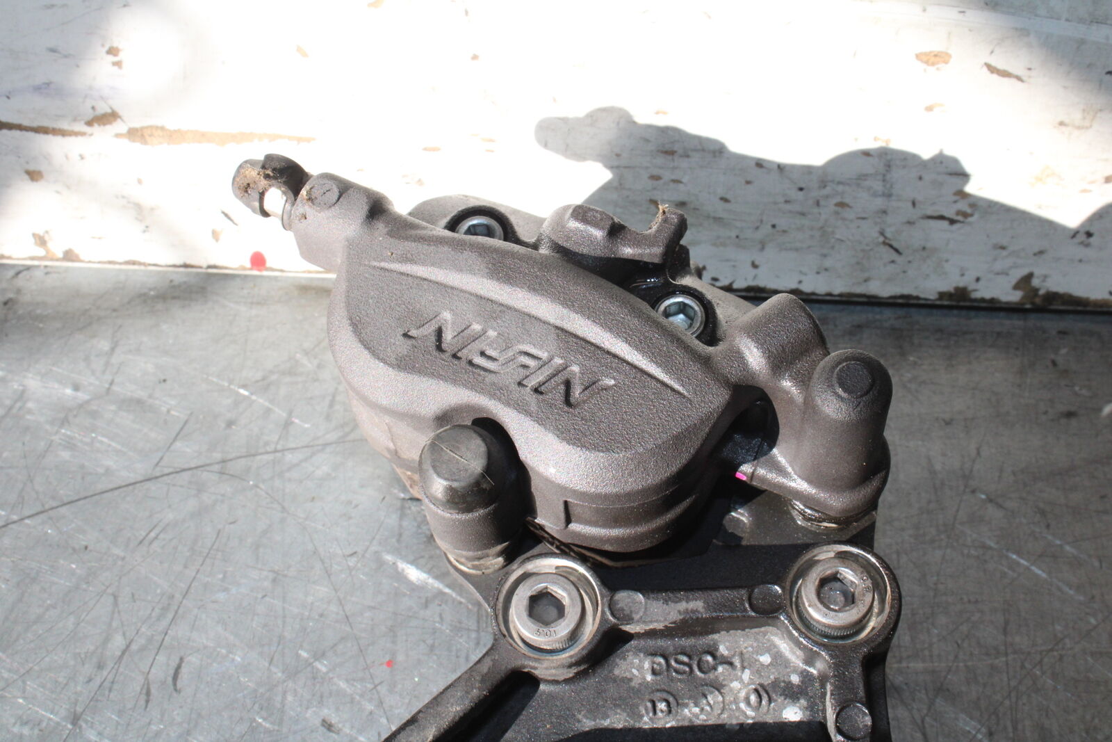 19-22 KAWASAKI Z400 REAR BACK BRAKE CALIPER W MOUNT BRACKET BB708
