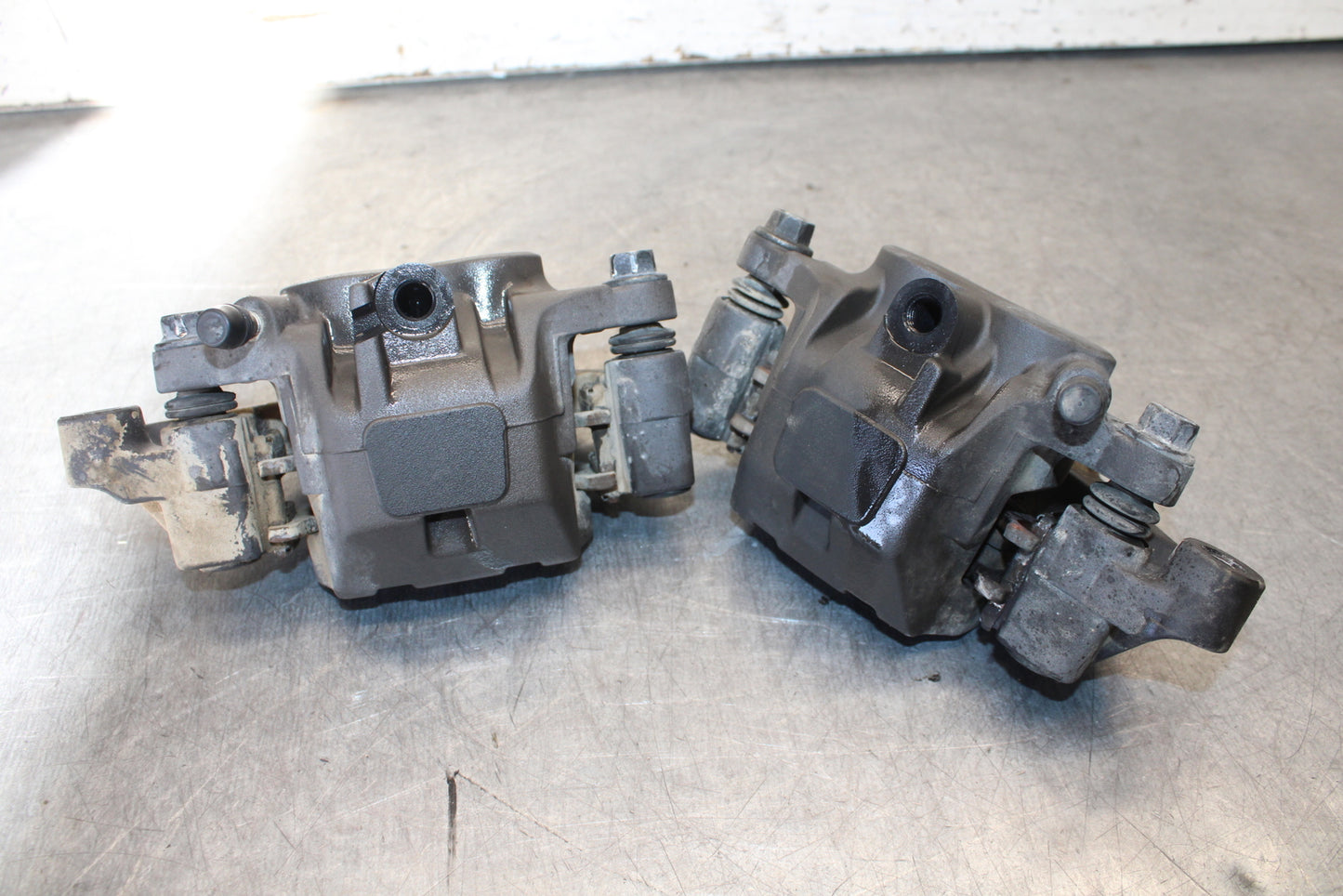 09-15 YAMAHA FZ6R RIGHT LEFT FRONT BRAKE CALIPER SET PAIR CALIPERS BB686