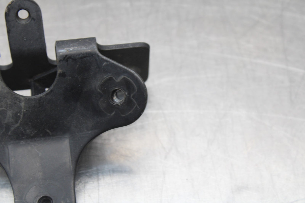 2006 Suzuki Boulevard C90 FRONT HEADLIGHT LIGHT MOUNT BRACKET BB849