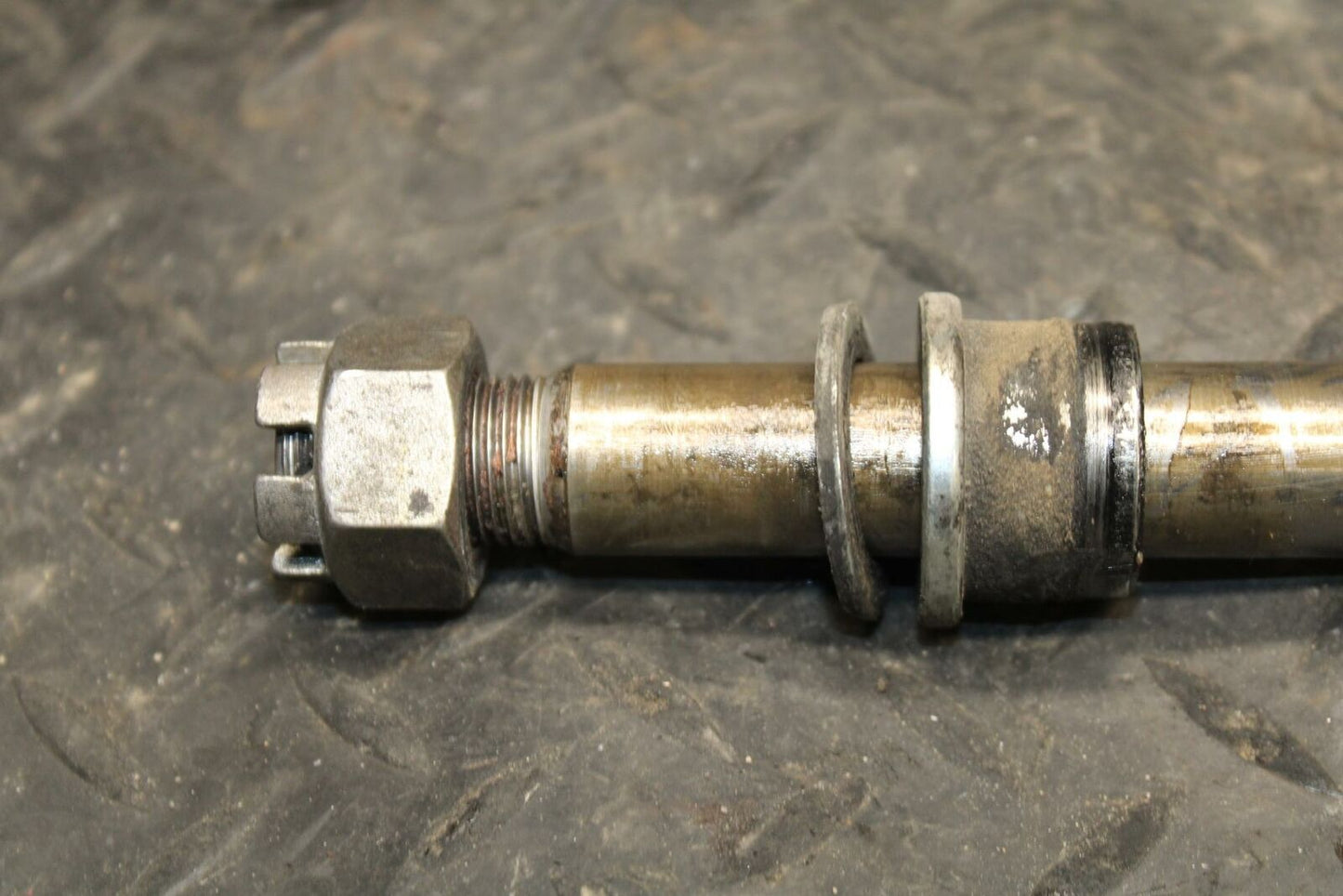 05-06 KAWASAKI VULCAN 1500 VN1500 CLASSIC REAR AXLE BACK WHEEL RIM BOLT BB220