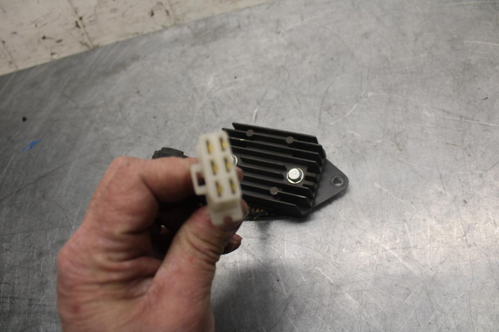 2005 Kawasaki Ninja 500R EX500D RECTIFIER VOLTAGE REGULATOR 11045-1421 BB36