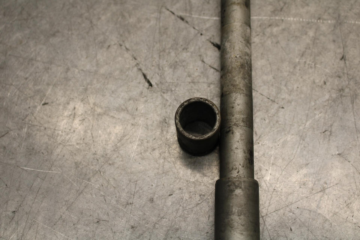 16-17 MOTO GUZZI V7 II FRONT WHEEL RIM AXLE PIVOT BOLT BB57