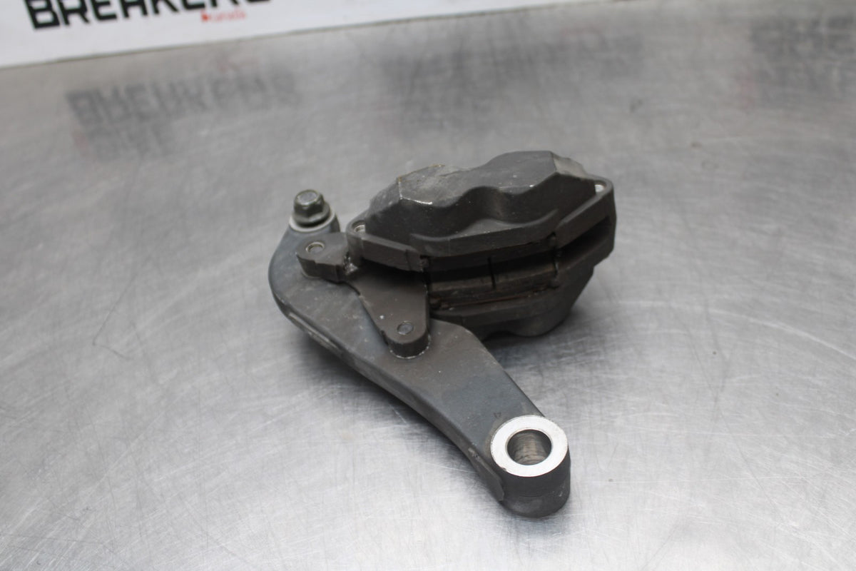 05-09 SUZUKI BOULEVARD C90 REAR BACK BRAKE CALIPER W MOUNT BRACKET BB918