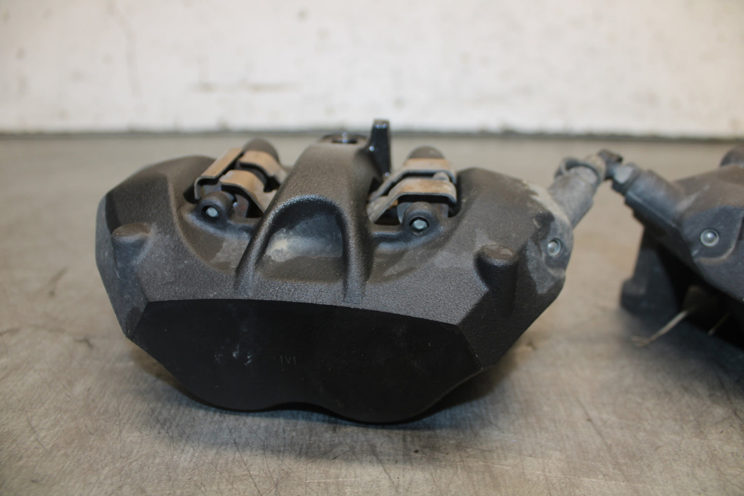 19-23 KAWASAKI NINJA ZX6R RIGHT LEFT FRONT BRAKE CALIPER SET PAIR CALIPERS BB701