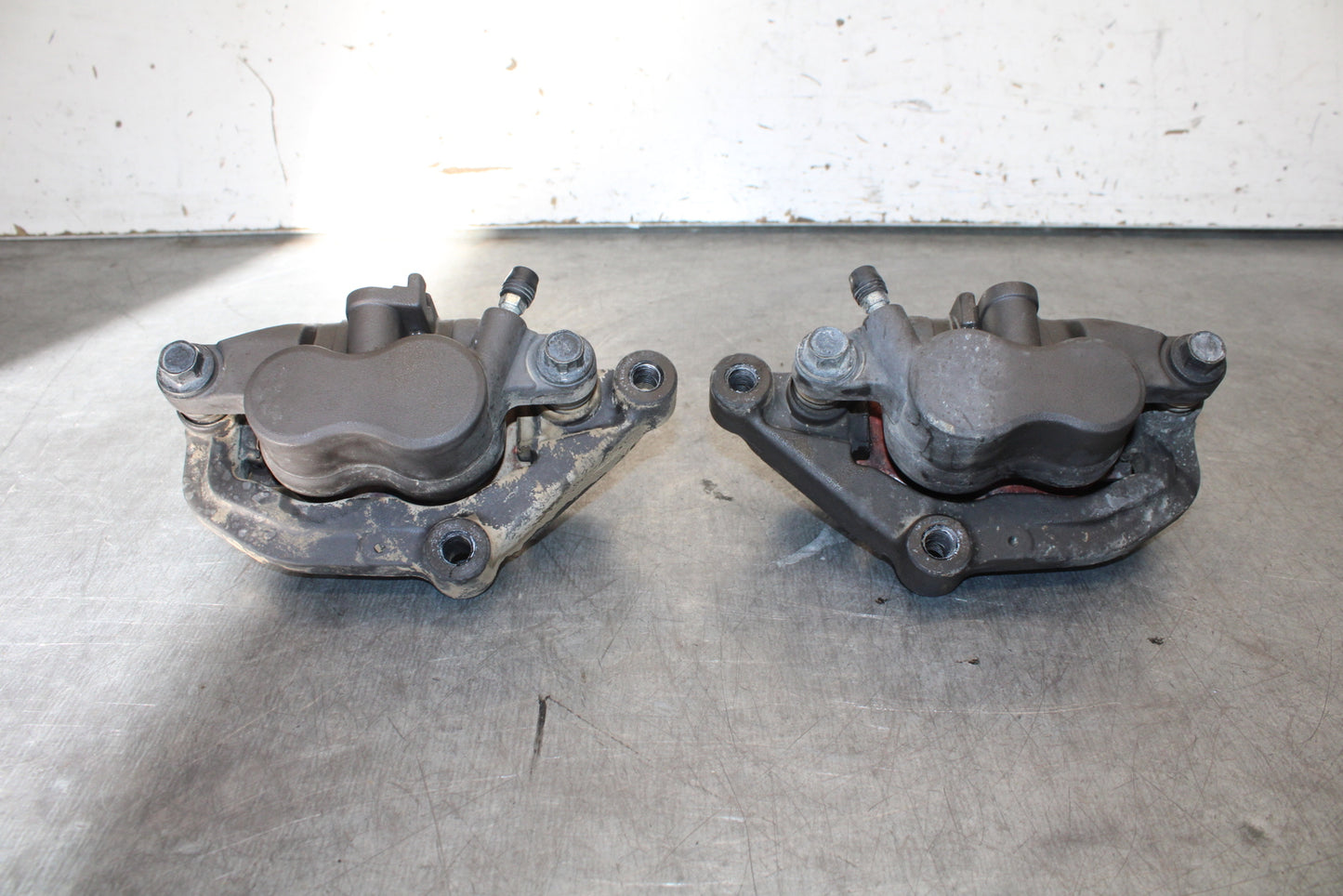 09-15 YAMAHA FZ6R RIGHT LEFT FRONT BRAKE CALIPER SET PAIR CALIPERS BB686