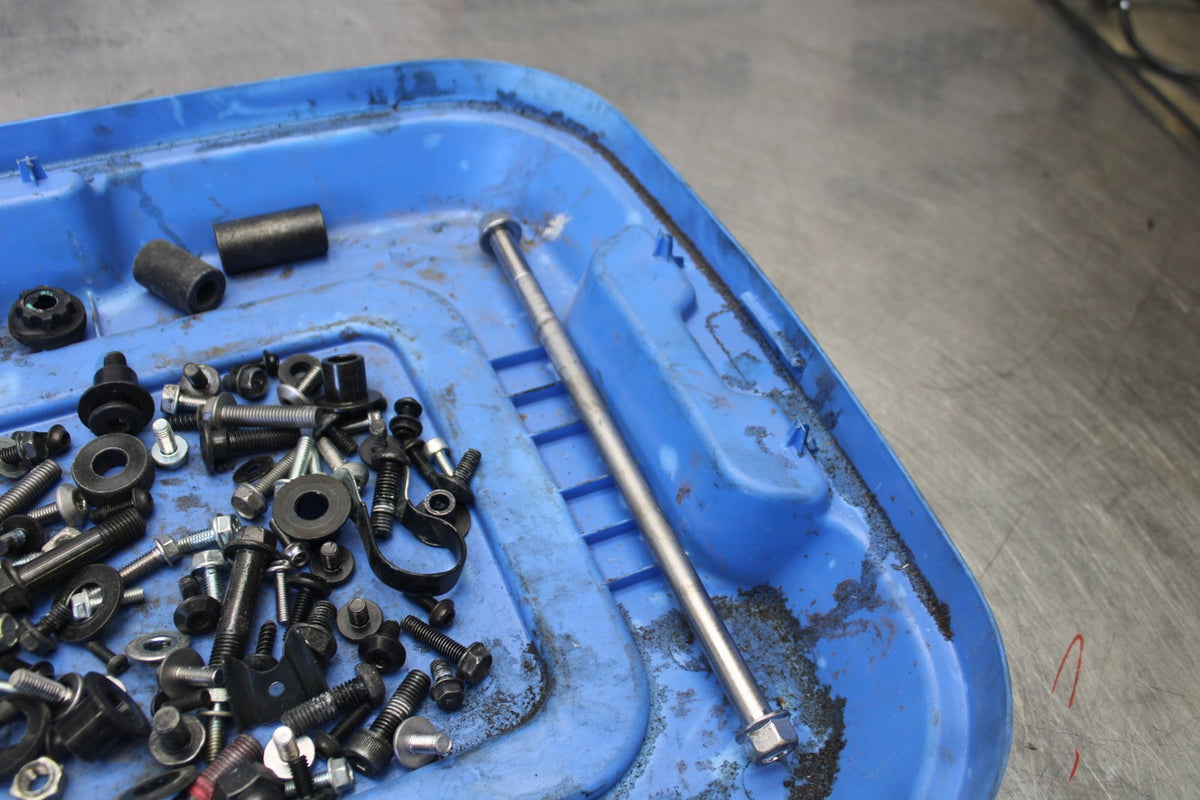 24-25 KAWASAKI ELIMINATOR 450 MOUNTING BOLTS HARDWARE SCREWS BB869