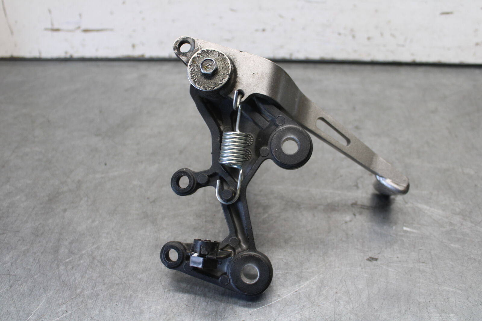 18-23 KAWASAKI NINJA 400 RIGHT REARSET REAR SET DRIVER FOOT PEG REST STOP BB679